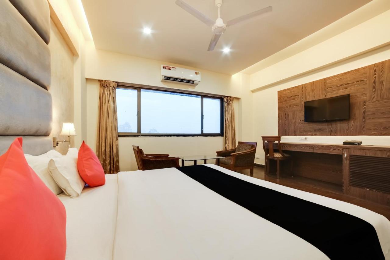 Capital O 61351 Waii International Hotel Bhalukpung Esterno foto