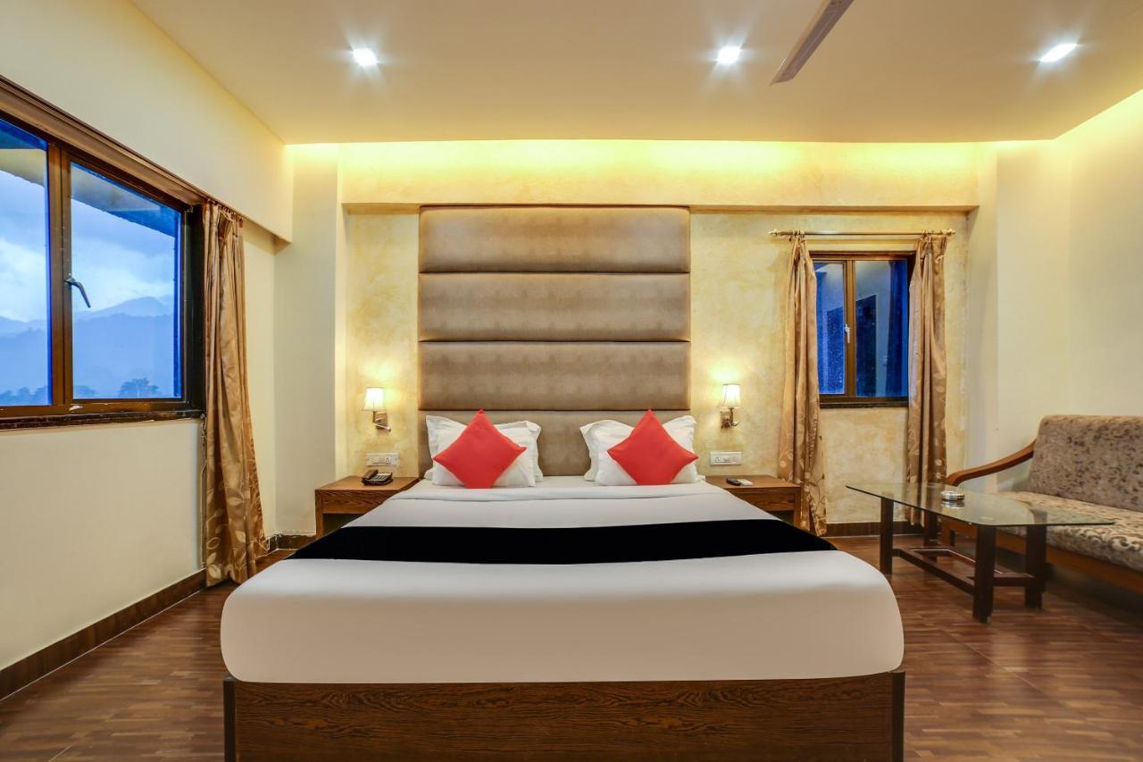Capital O 61351 Waii International Hotel Bhalukpung Esterno foto