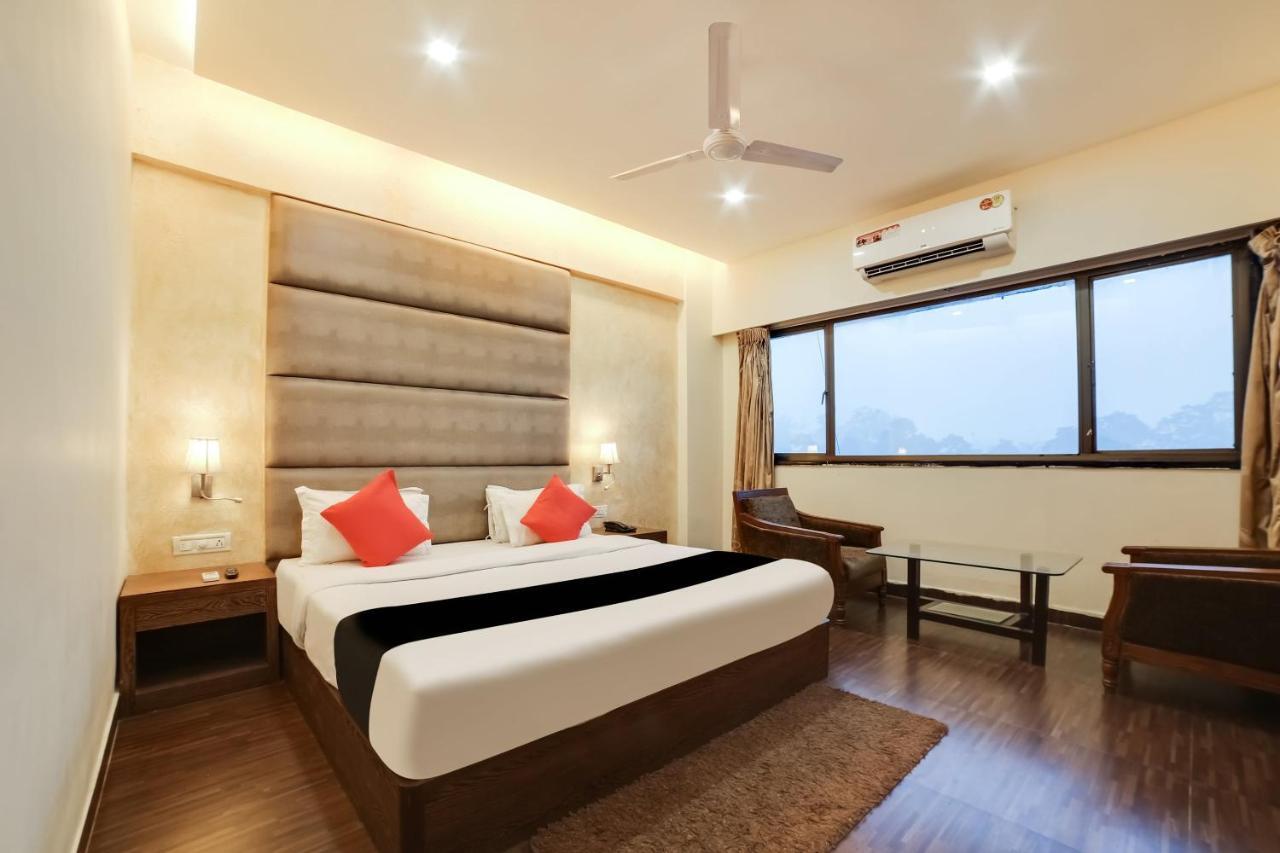 Capital O 61351 Waii International Hotel Bhalukpung Esterno foto