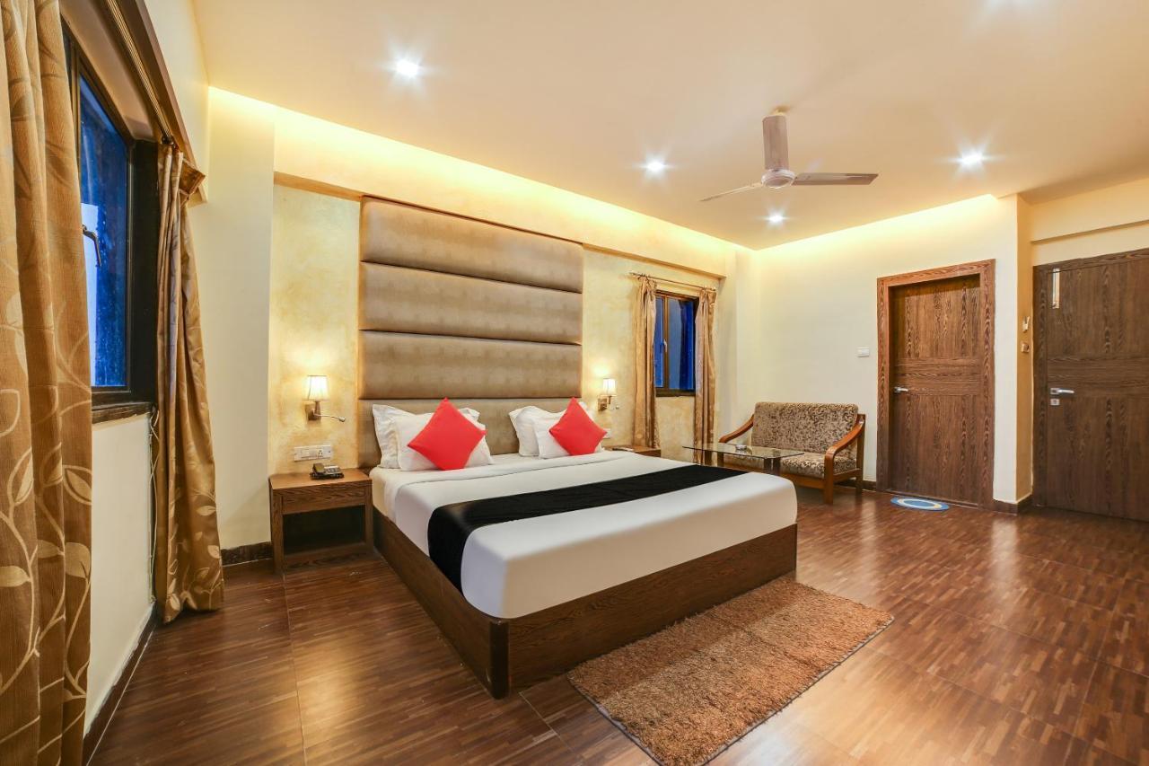 Capital O 61351 Waii International Hotel Bhalukpung Esterno foto