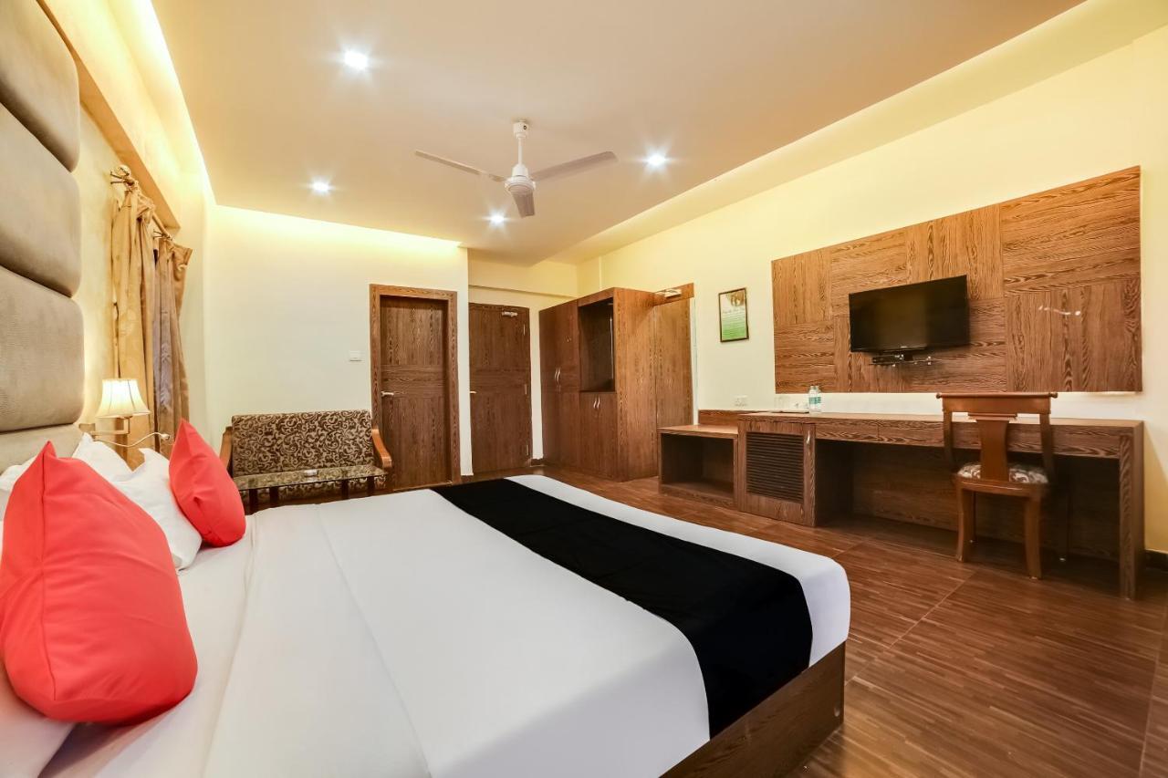 Capital O 61351 Waii International Hotel Bhalukpung Esterno foto