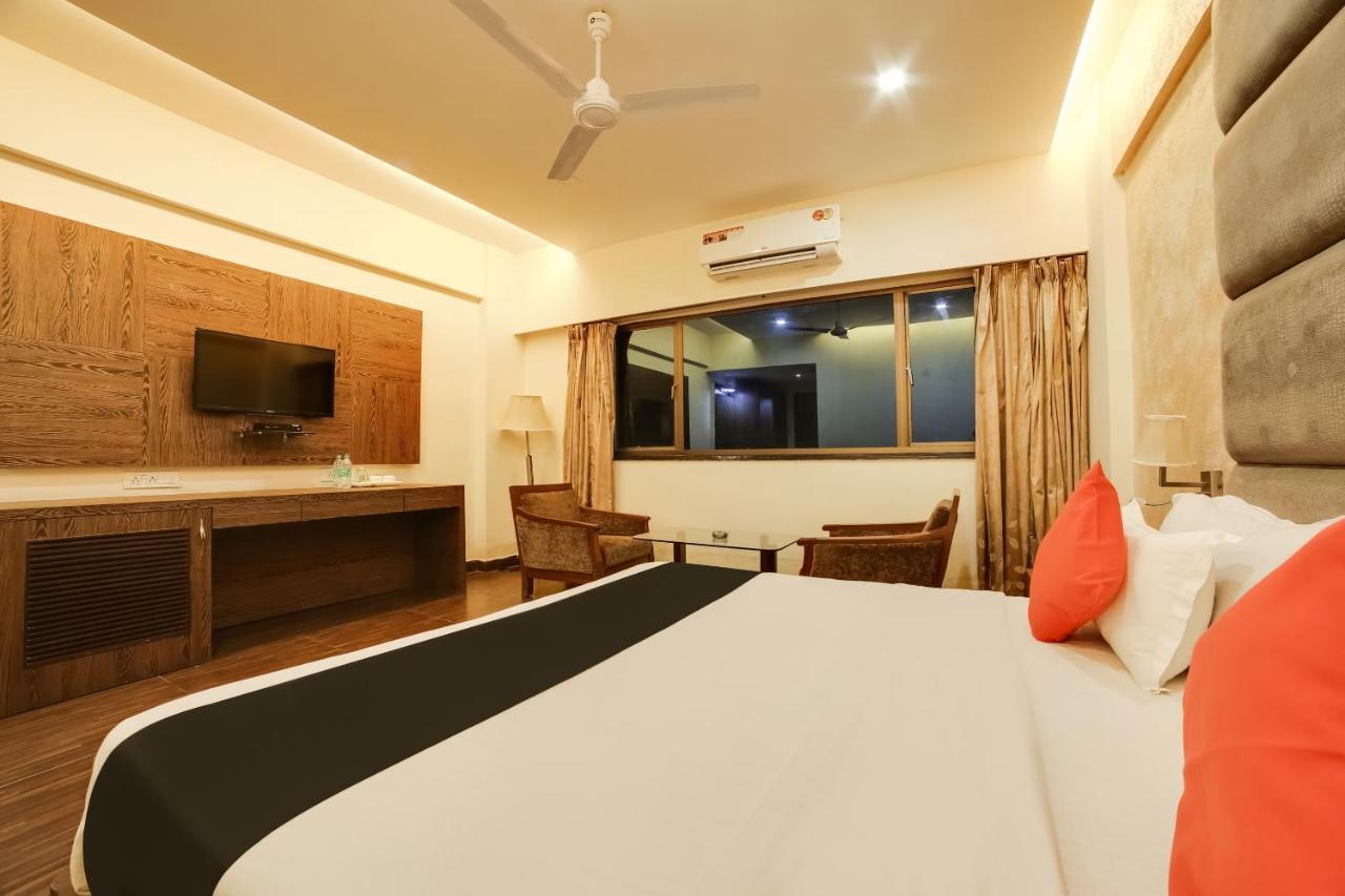 Capital O 61351 Waii International Hotel Bhalukpung Esterno foto