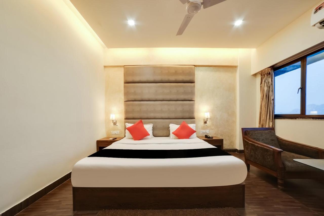 Capital O 61351 Waii International Hotel Bhalukpung Esterno foto