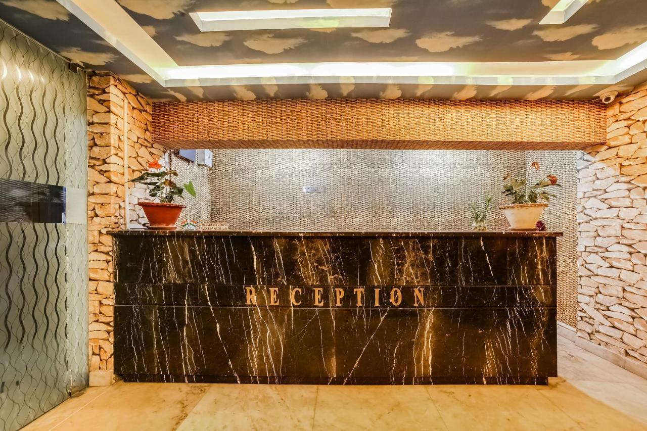 Capital O 61351 Waii International Hotel Bhalukpung Esterno foto